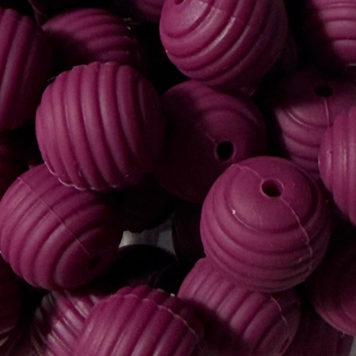 Perle strié bordeaux 15mm