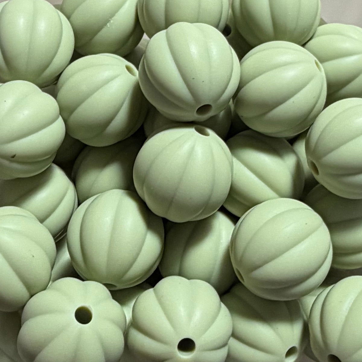 Perle citrouille vert sauge 15mm