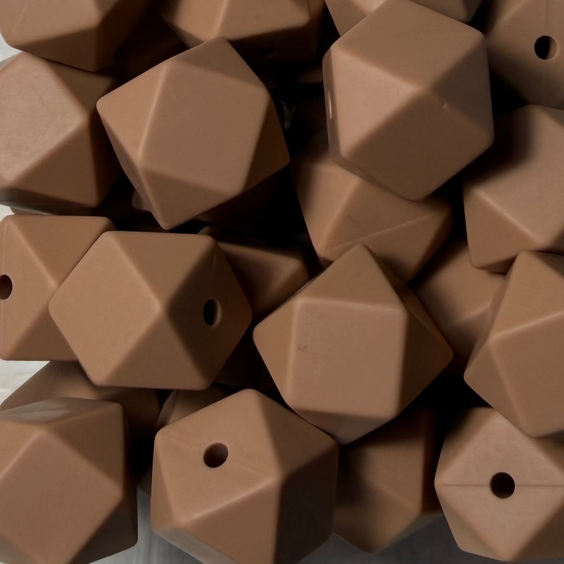 Perles hexagonales 14mm Camel