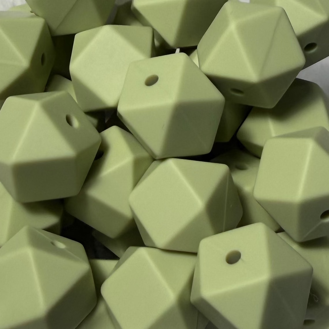 Perles hexagonales 14mm vert sauge