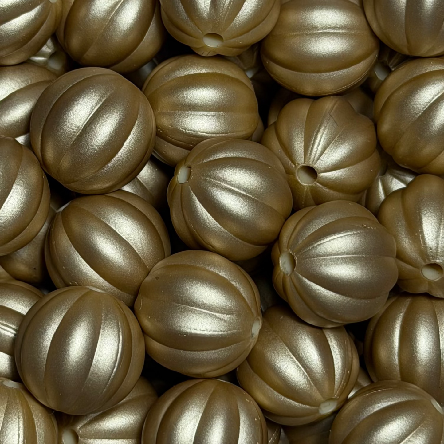 Perle citrouille or matte 15mm